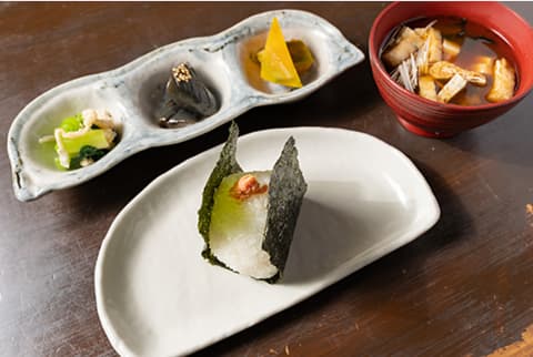 おにぎりカフェ 利さく