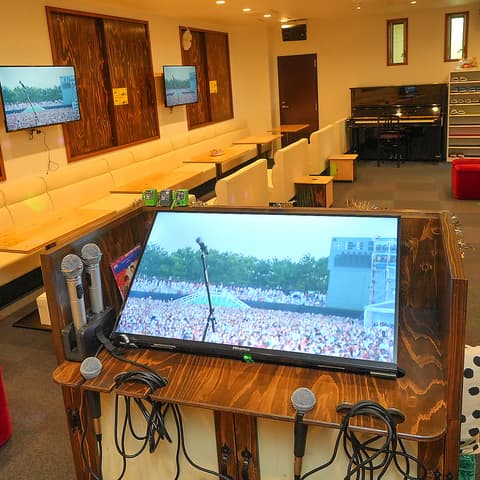 カラオケスペース86