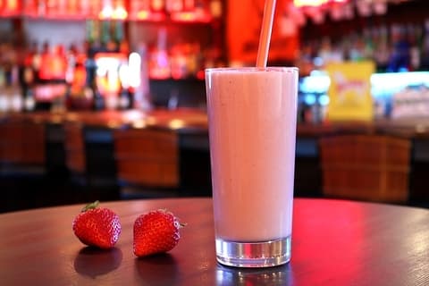 CAFE+BAR Oops カフェプラスバー ウップス