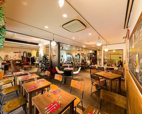 D Lounge カフェダイニング&セレクトショップ