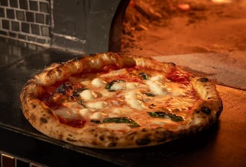 ピッツェリア ヴィノテカ イル ペコリーノ