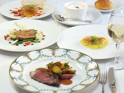 カジュアルフレンチ シェシミズ