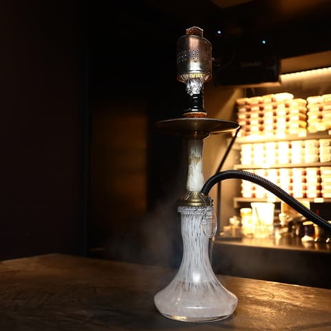 シーシャカフェ & バー FOUR+ フォープラス