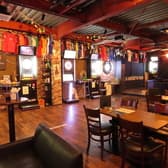 Dining Darts Bar Emirates エミレーツ 3