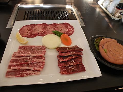 焼肉さるるん
