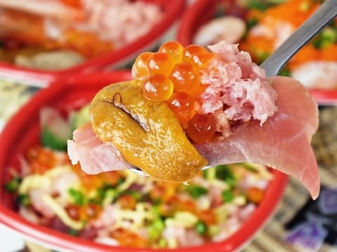 海鮮玉手箱 丼丸 新港町店