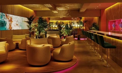 AVALON シーシャカフェ&バー 心斎橋店