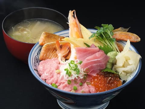 寿司たらく尾久駅前店