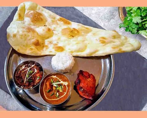 アムリタ インドスパイスカレーとナンと