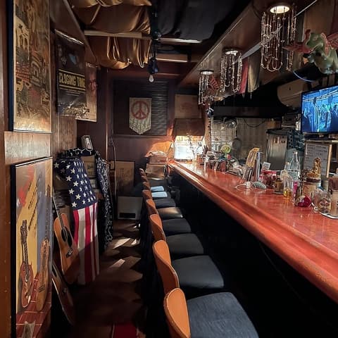 月 WOODS三宮ビル2番館2F