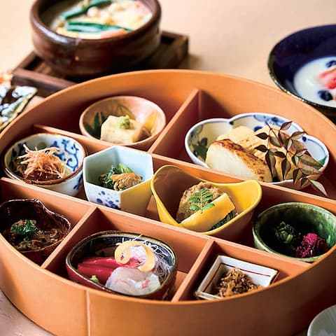 京野菜と炭火料理 庵都