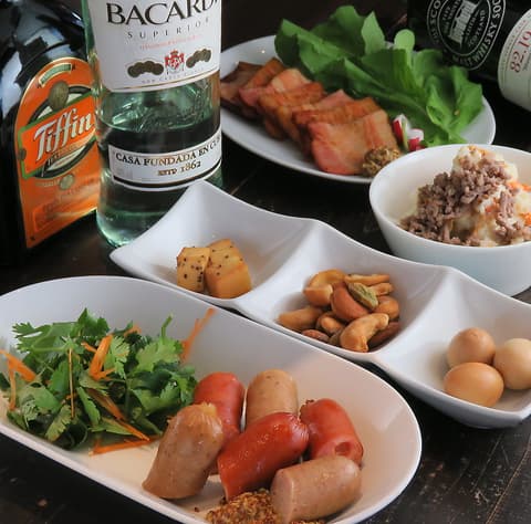 ビールと肉と燻製 Moshas