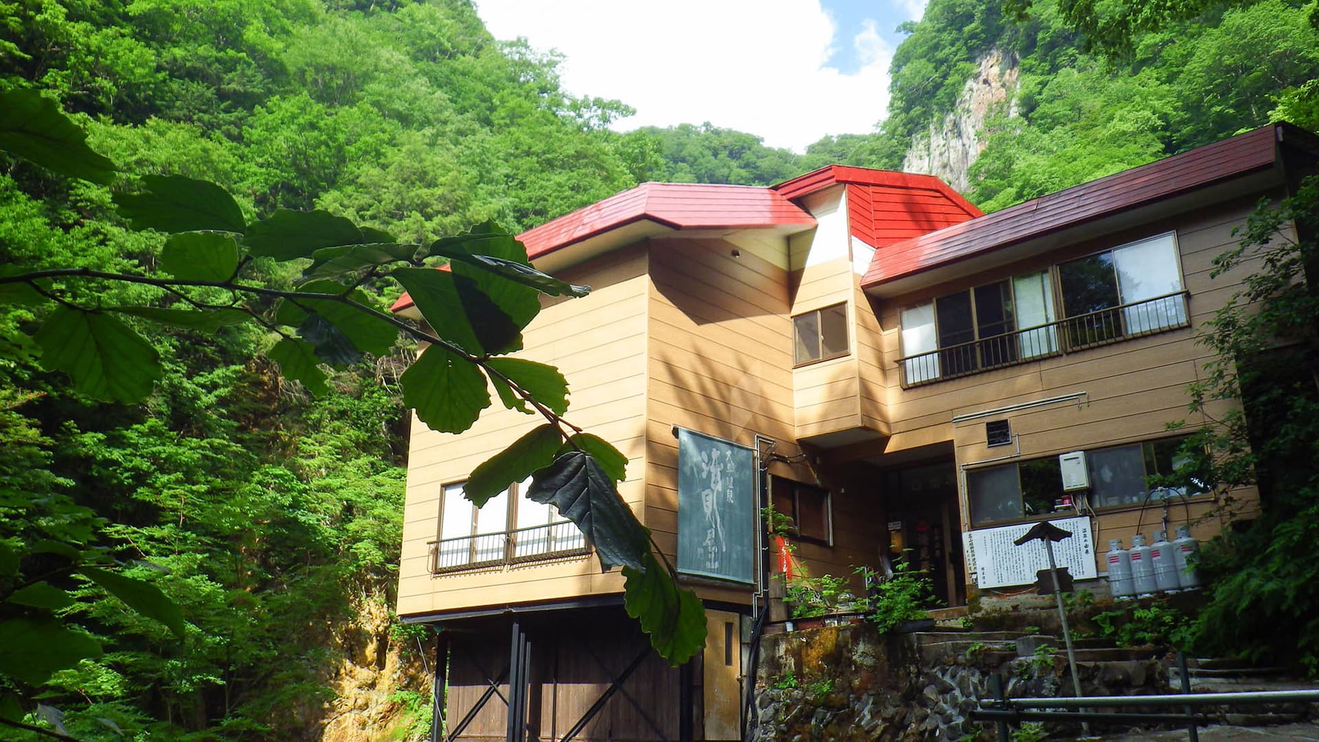 歩いてたどりつく温泉 大平温泉 滝見屋