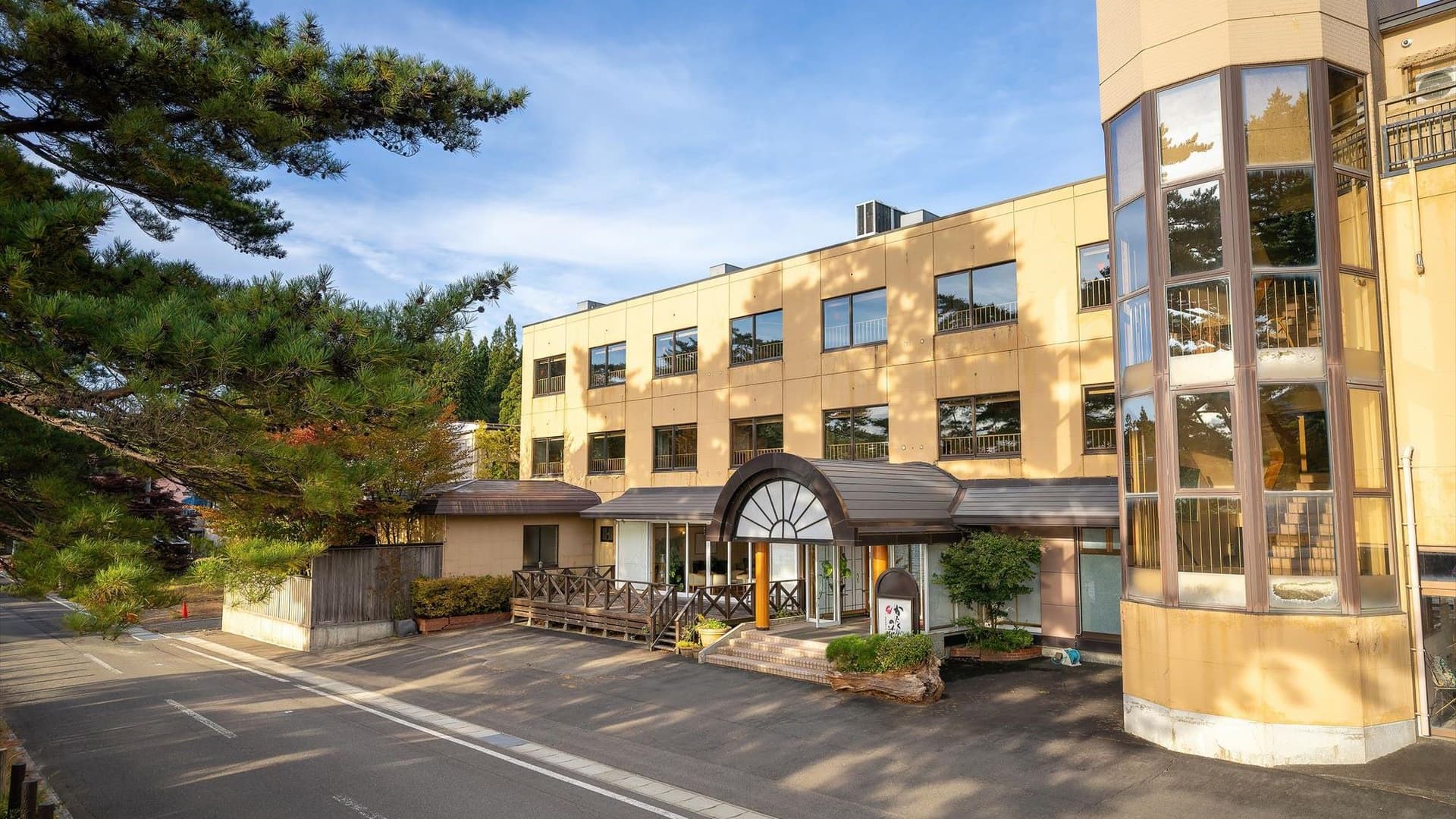 湖畔浪漫の宿 かたくりの花