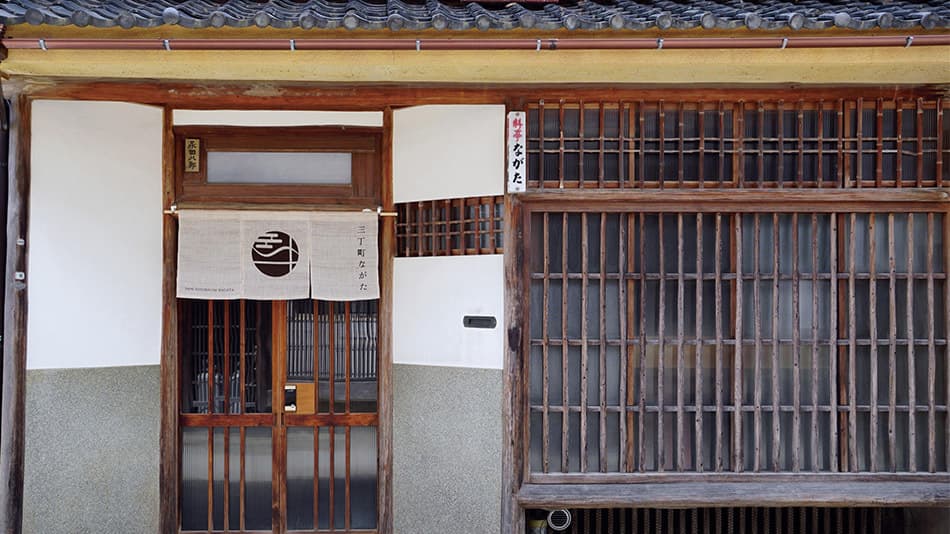 若狭・小浜の歴史ある町並み 一棟貸しの古民家宿「小浜町家ステイ」