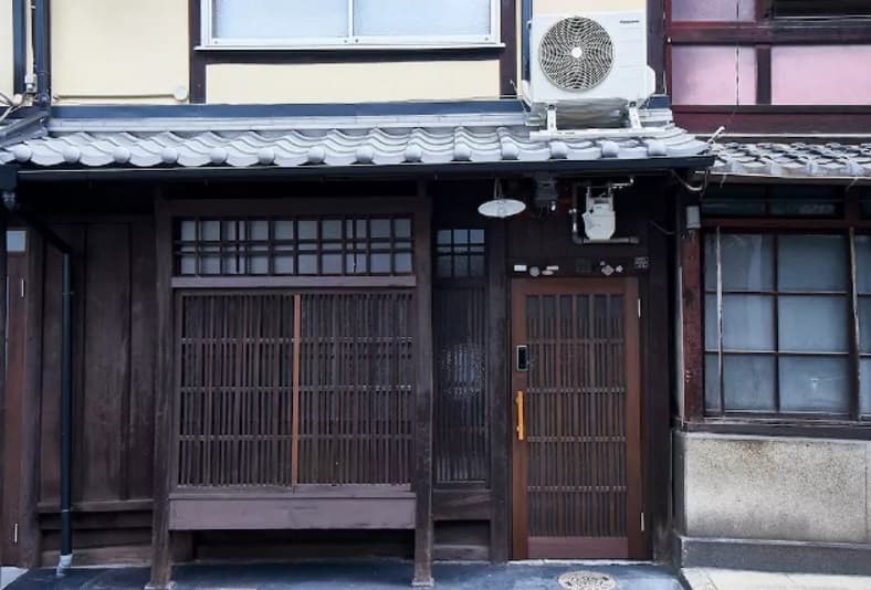 京町屋の御宿 猪熊六角 南