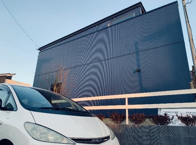 「泊まる」より「楽しむ」天然木のログハウス ^