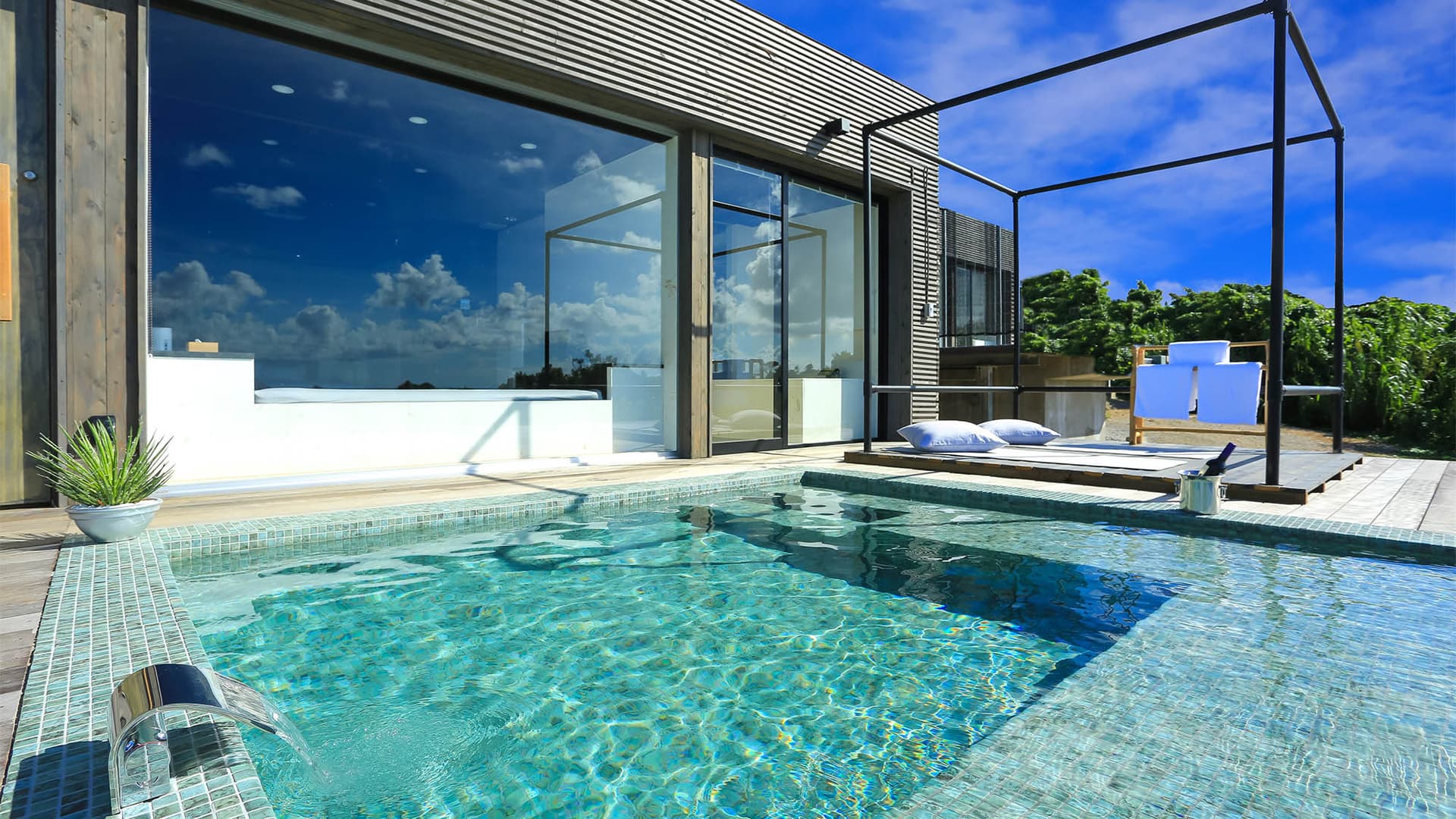 鸛巣 KOUNOSU(MUKAKA VILLA)<古宇利島>