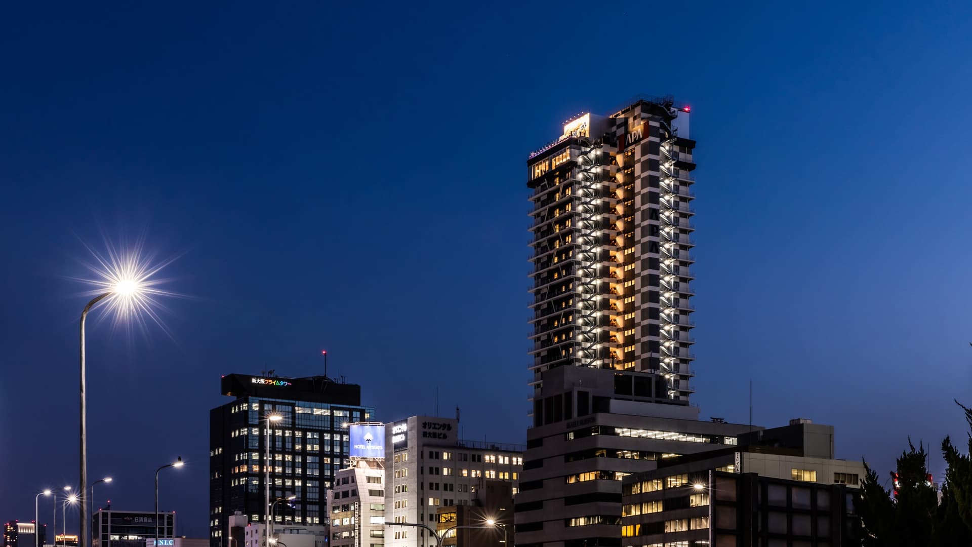 アパホテル〈新大阪駅前タワー〉(全室禁煙)