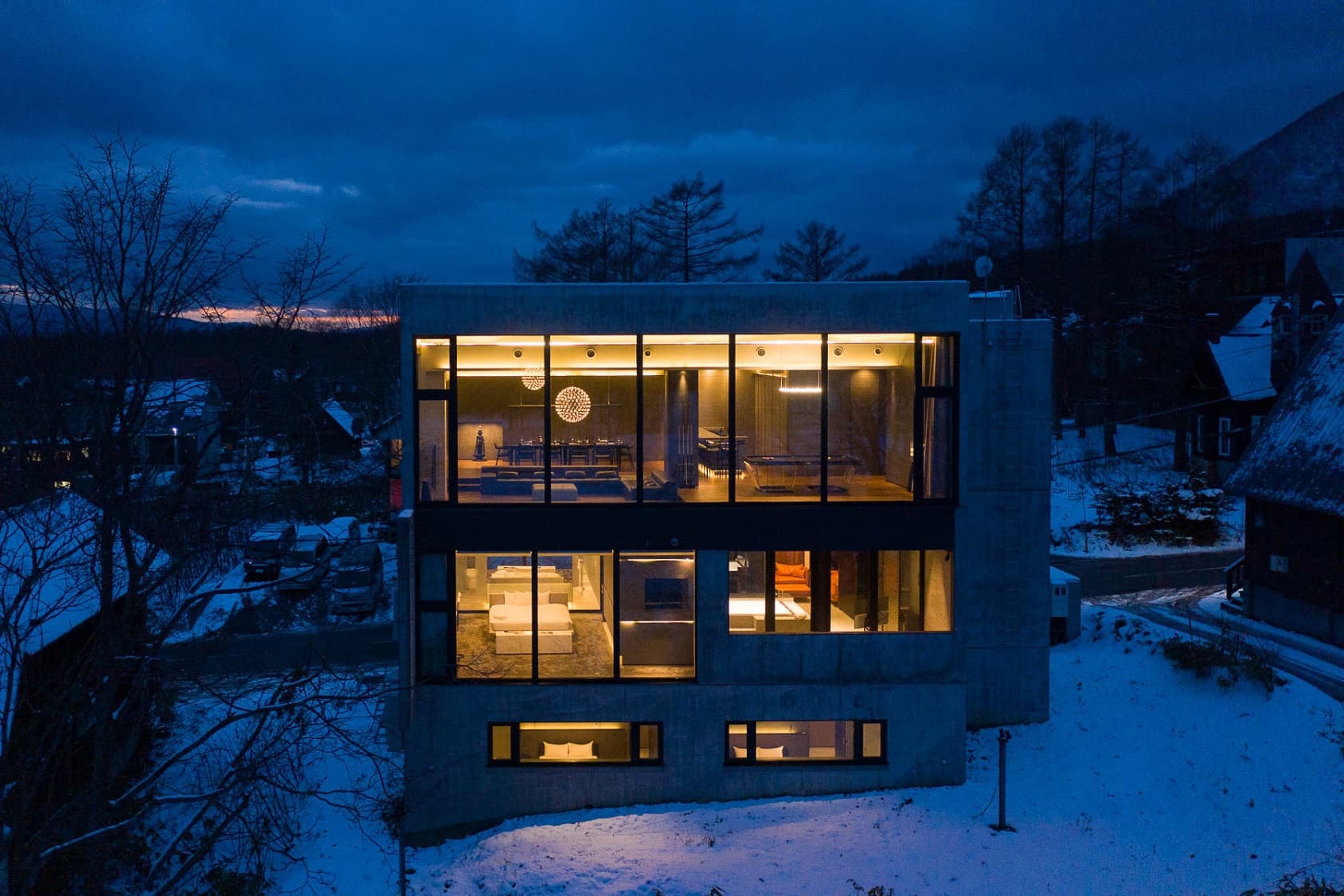 ホリデーニセコ ネロ