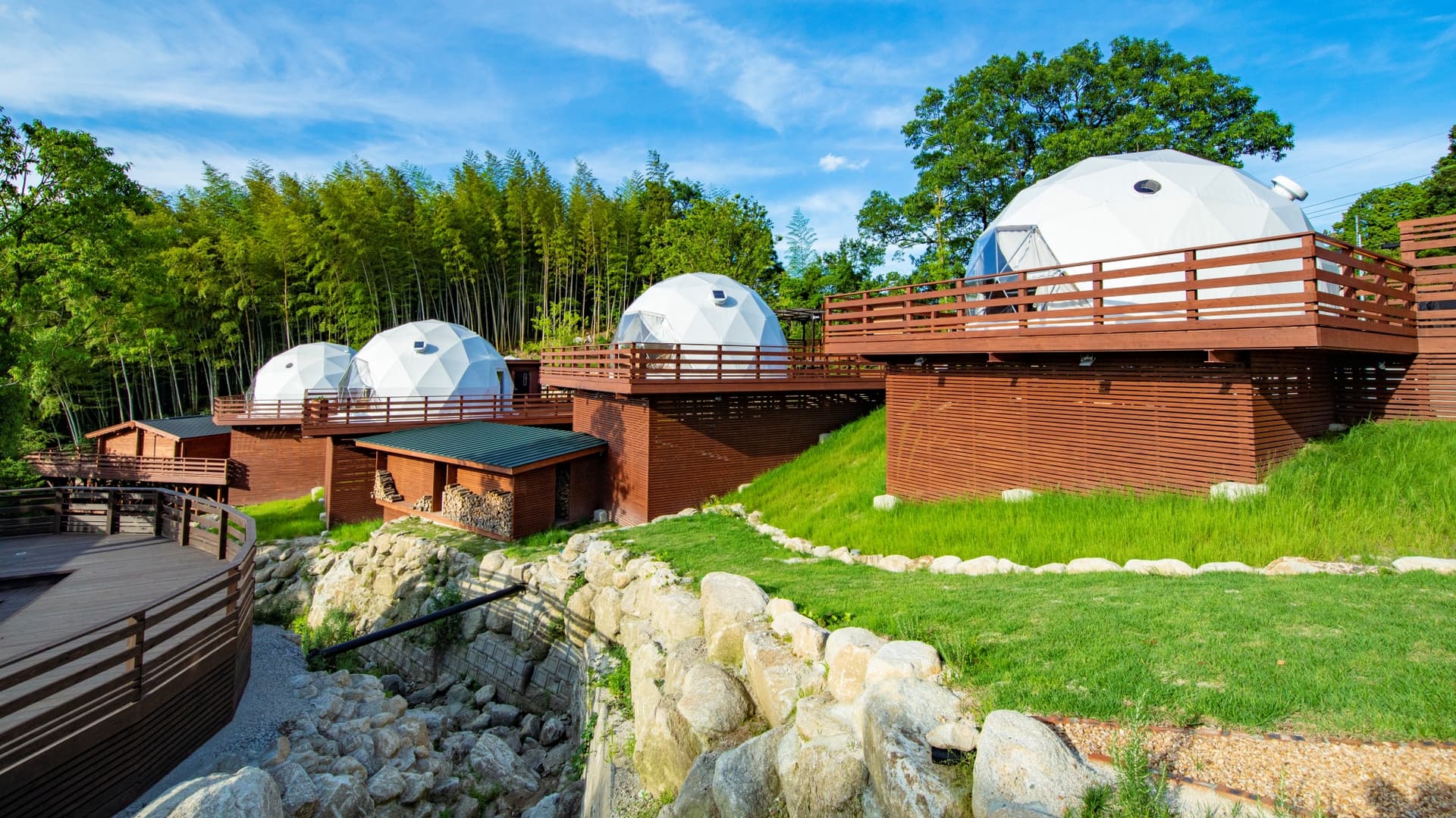 映えるライトアップ 本格シェフのいる グランピング五感