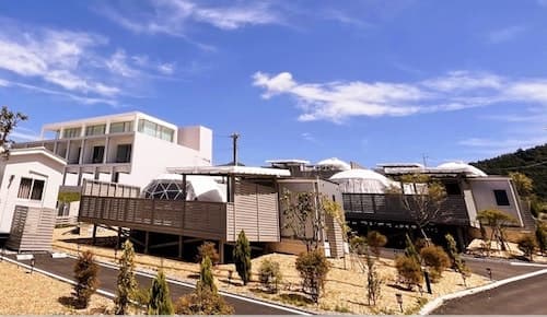 猫穴グランピング ^