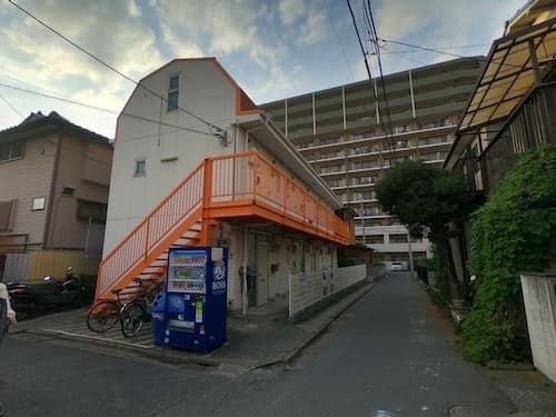 都心からのアクセス良好!飲食店・日用品店多数の便利な船橋駅前商店街を抜けた先にあります。 ^