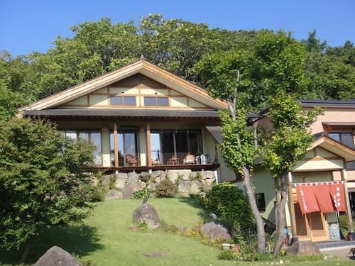 明るい日当たりのよい建物で景色も抜群。/民泊