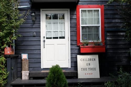 Garden and Cottage 鳥と木の実 ^