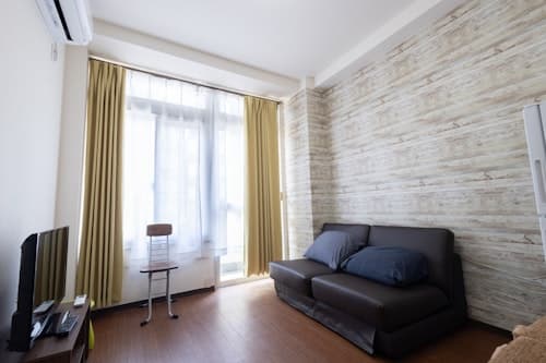 東新宿駅2分8名。3ベッドルーム+リビング。4部屋全て個室。/民泊