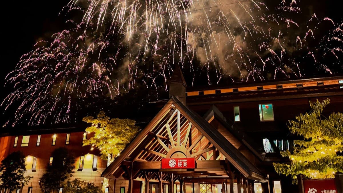 十和田湖畔 桜楽