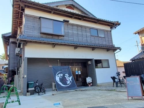 鷹とあそべる海辺のカフェ&ゲストハウス ことひ/民泊