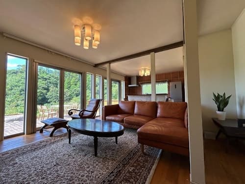 丘の上の家いすみ ^