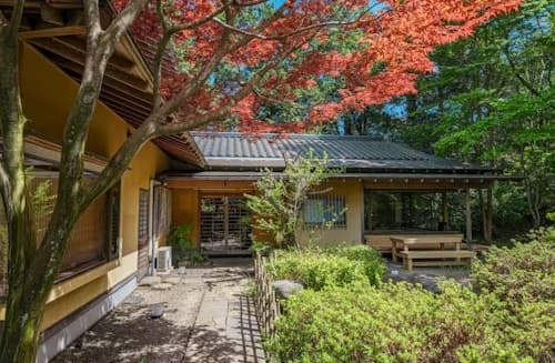 けやき坂(静岡県伊東市のまるまる貸切の一軒家) ^