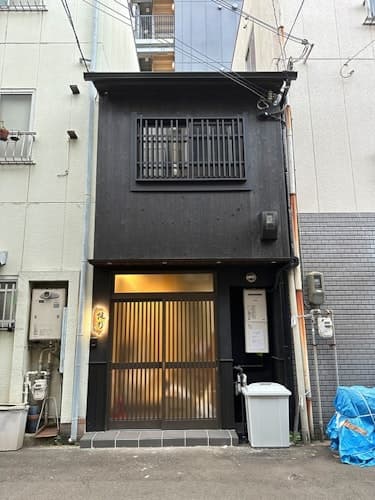 NEW*健杉*大国町駅徒歩5分*難波も一駅*2階建て戸建住宅*新しく改装された*2部屋/民泊