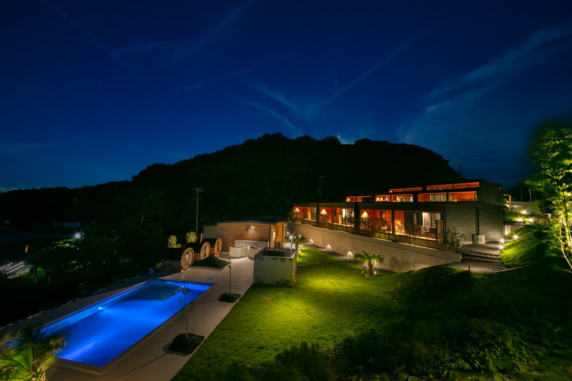 THE UPPER GROUND 001