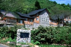 小さなホテル 四季の森山荘