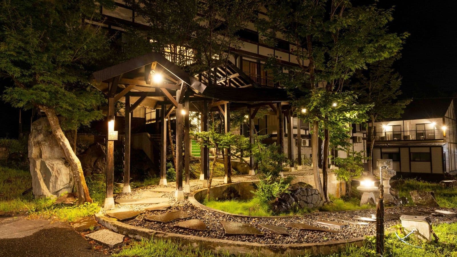 源泉掛流しの湯めぐりテーマパーク 龍洞