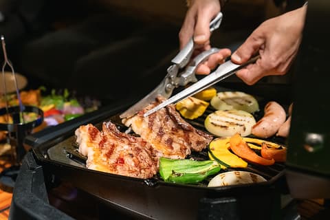 【最大100名まで】広々空間で飲み放題付きBBQ ウッドデザインパーク栄店