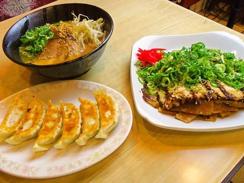 ぎょうざとらー麺の店 かじ村