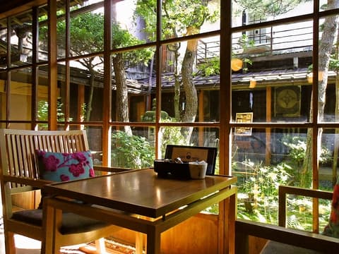 高山市 カフェ 青