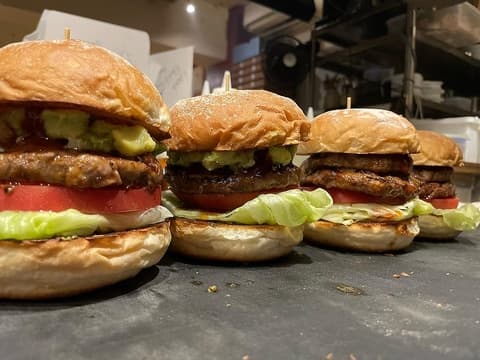 E A T GRILL&BAR イーエーティー グリルアンドバー